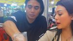 Romantis! Charly Van Houten dan Regina Kulineran di Bali hinggga Kuala Lumpur