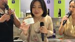 Lucunya Bernadya saat Racik Milk Tea Sendiri di Gerai Minuman Ini