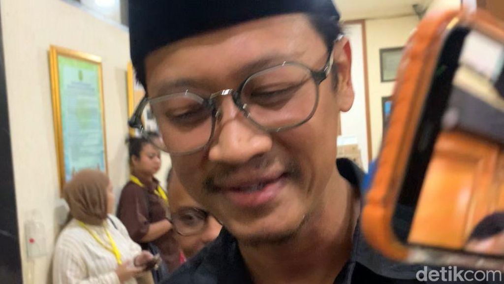 Suami Clara Shinta Ogah Bahas soal Video Call Nakal dengan Perempuan Lain