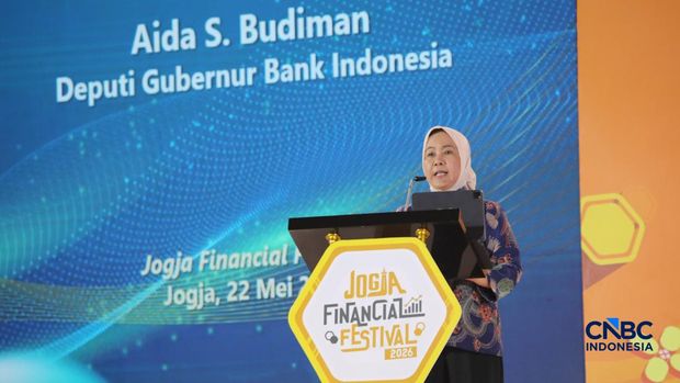 Deputi Gubernur Bank Indonesia, Aida S Budiman saat menyampaikan pemaparan dalam Jogja Financial Festival 2026 di Jogja Expo Center (JEC), Yogyakarta, DIY, Jumat (22/5/2026). (CNBC Indonesia/Faisal Rahman)
