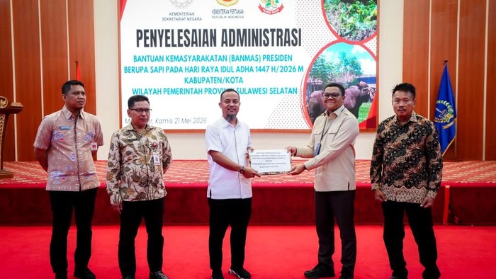 Gubernur Sulsel Andi Sudirman Sulaiman menerima bantuan 25 sapi kurban dari Presiden Prabowo Subianto.