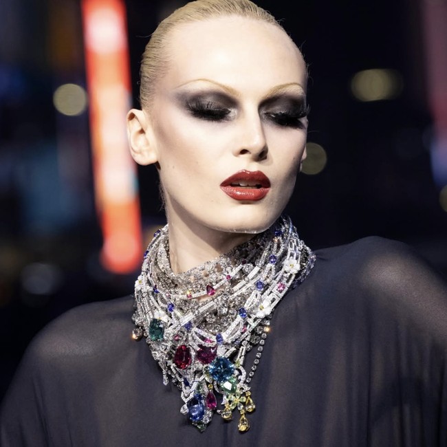 Makeup Gothic di Fashion Show Gucci Curi Perhatian, Clean Makeup Ditinggalkan?