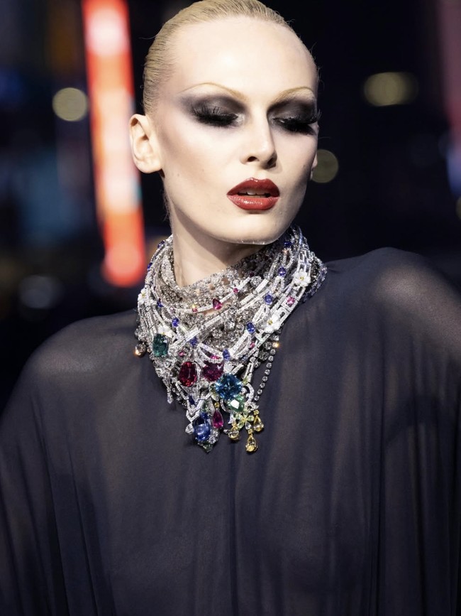 Makeup Gothic di Fashion Show Gucci Curi Perhatian, Clean Makeup Ditinggalkan?