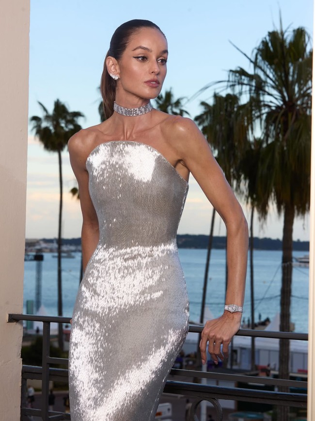 Izabel Goulart dikenal sebagai supermodel. Wanita 41 tahun tersebut pernah berjalan untuk fashion show Victoria’s Secret. Lama tak kelihatan, Izabel tampil di Festival Cannes.Foto: Instagram @izabelgoulart