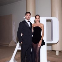 Izabel, yang hadir di Festival Film Cannes bersama tunangannya, pemain bola Kevin Trapp, belum pernah berbicara secara terbuka tentang prosedur kecantikan. Namun, ia adalah duta global untuk Merz Aesthetics, yang menawarkan perawatan, termasuk filler. Foto: Instagram @izabelgoulart