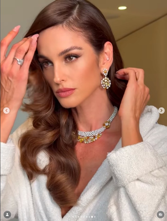 “Aku tidak mengenalinya pada awal,” “Aku terkejut bagaimana Izabel Goulart menjadi seperti orang yang berbeda,” “Dia jauh lebih kurus,” tulis netizen. Foto: Instagram @izabelgoulart