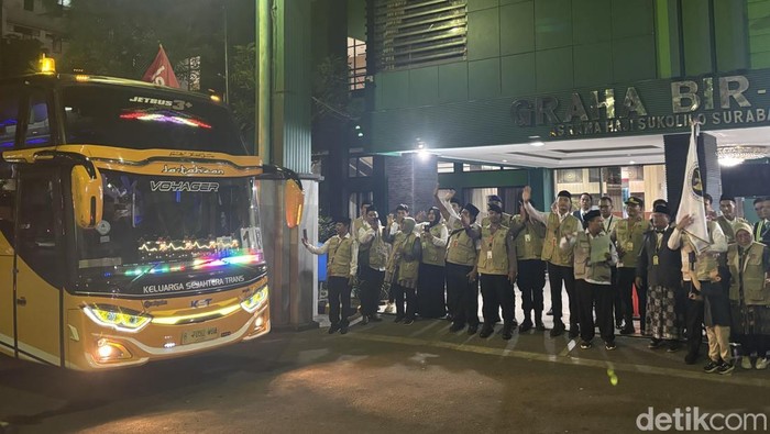 Kloter pamungkar Embarkasi Surabaya berangkat ke Tanah Suci