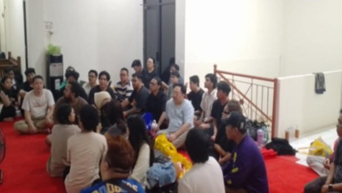 Komplotan scammer ditangkap tim Polda Jateng dari Solo Baru. Foto diunggah Jumat (22/5/2026).