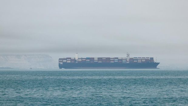 Korps Garda Revolusi Islam Iran (IRGC) mengumumkan bahwa sedikitnya 31 kapal komersial, telah melintasi Selat Hormuz secara aman dalam 24 jam terakhir, Jumat (22/5/2026). (via REUTERS/Majid-Asgaripour)