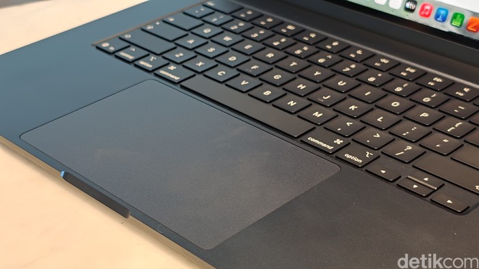 Unboxing MacBook Air 15 Inch Midnight, Gahar Nan Elegan
