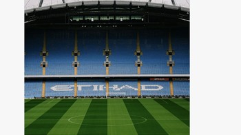 City akan menamai salah satu tribun dengan nama Pep Guardiola. Foto: X.com