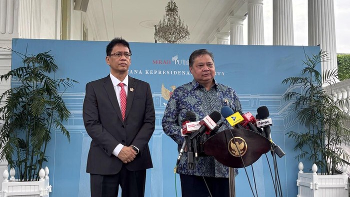 Menko Perekonomian Airlangga Hartarto dan Menkeu Purbaya Yudhi Sadewa