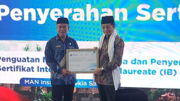 Menteri Agama (Menag) Nasaruddin Umar saat meresmikan MAN Insan Cendekia (IC) Serpong sebagai madrasah di Indonesia yang resmi menyelenggarakan kurikulum International Baccalaureate Diploma Programme (IBDP)