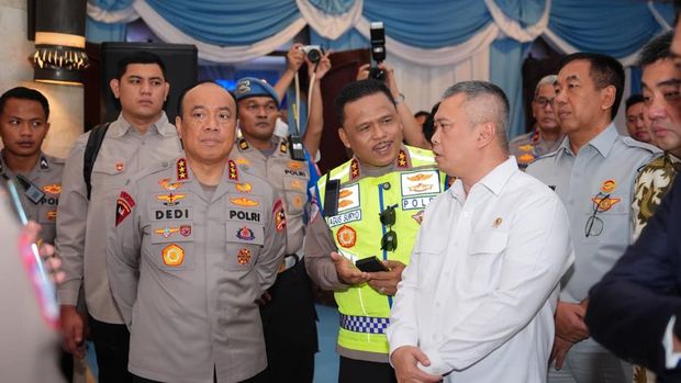 Menteri Perhubungan (Menhub) Dudy Purwagandhi mengapresiasi terobosan teknologi yang terus dikembangkan oleh Kakorlantas Polri Irjen Agus Suryonugroho