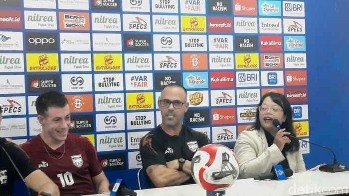 Pelatih Borneo FC Samarinda, Fabio Lefundes dan Mariano Peralta. (Muhammad Budi Kurniawan/detikKalimantan)
