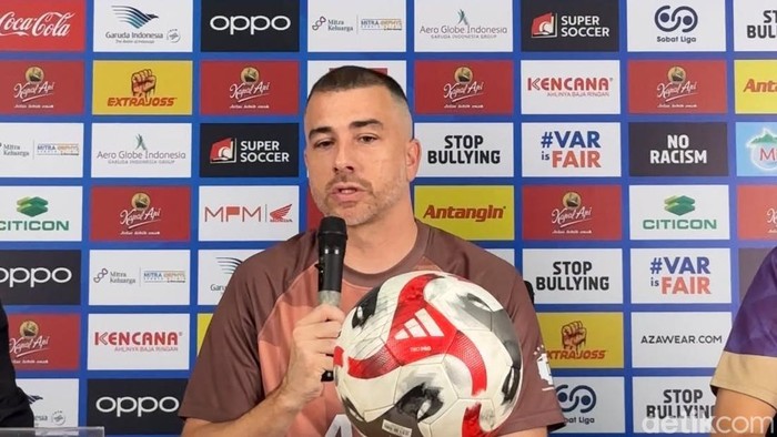 Pelatih Persik Kediri, Marcos Reina