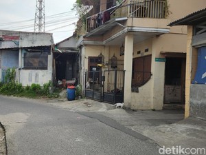 Pengakuan Warga di Ciputat Pernah Dibikin Kaget Pocong Ngamen Malam-malam