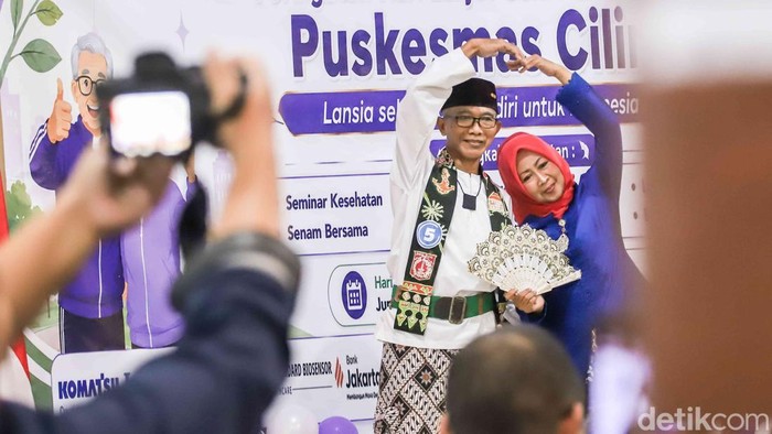 Peringatan Hari Lanjut Usia Nasional berlangsung meriah di Kantor Kecamatan Cilincing, Jakarta Utara. Kegiatan yang digelar oleh Puskesmas Cilincing tersebut diikuti ratusan warga lanjut usia dari berbagai kelurahan di wilayah Cilincing. Acara itu menjadi bentuk perhatian terhadap kesehatan dan kesejahteraan para lansia agar tetap aktif, sehat, dan produktif di usia senja.