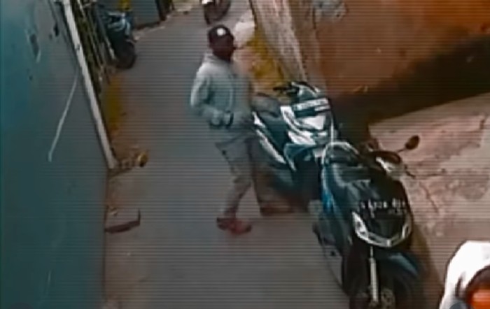 Polisi menangkap 4 pelaku curanmor di kostan Jatinegara, Jaktim yang videonya sempat viral. Dua pelaku merupakan residivis. (dok Istimewa)