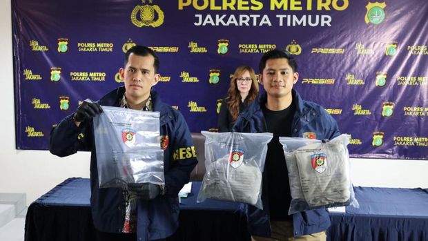 Polisi menangkap 4 pelaku curanmor di kostan Jatinegara, Jaktim yang videonya sempat viral. Dua pelaku merupakan residivis. (dok Istimewa)