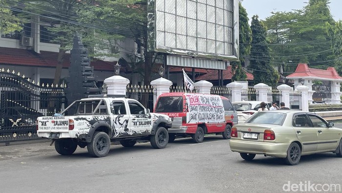 Posko AMPB di depan kantor Bupati Pati, Jumat (22/5/2026).