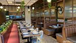 Sedap! Makan Bebek Goreng Afkir dengan Sup Iga di Resto Modern Jaksel