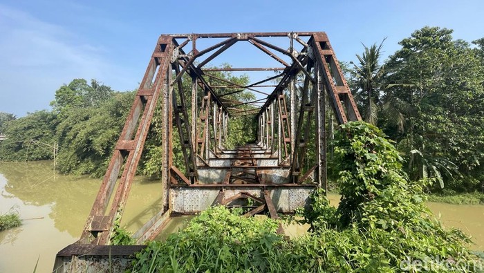 Sisa Jalur KA dan Jembatan Kereta Cikembulan Pangandaran.