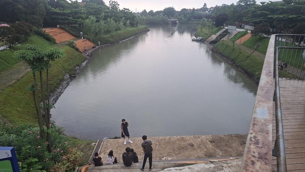 Potret Sore di Waduk Brigif, Tempat Habiskan Akhir Pekan di Jakarta