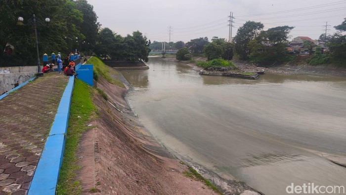 TKP pria misterius yang tenggelam di Banjir Kanal Barat, Kecamatan Semarang Barat, Kota Semarang, Jumat (22/5/2026).