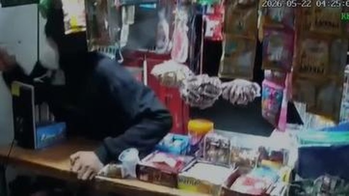 Toko kelontong di Makassar dirampok OTK bersajam.