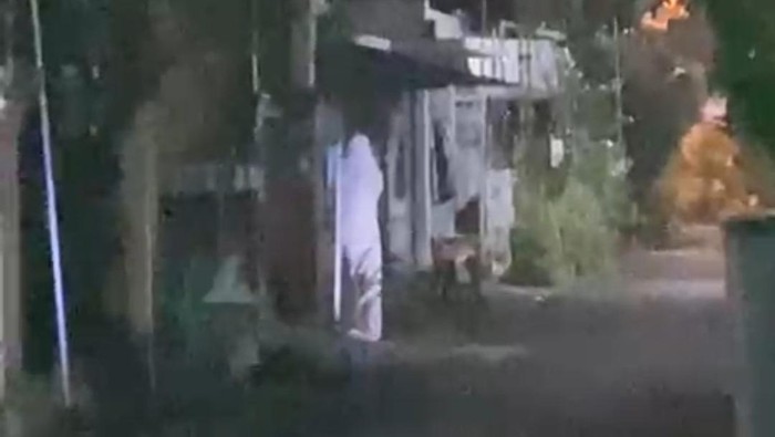 Video Penampakan Diduga Pocong di Lamongan