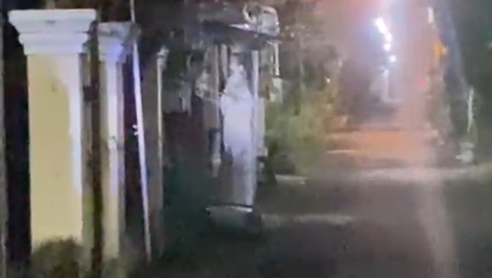 Video Penampakan Diduga Pocong di Lamongan