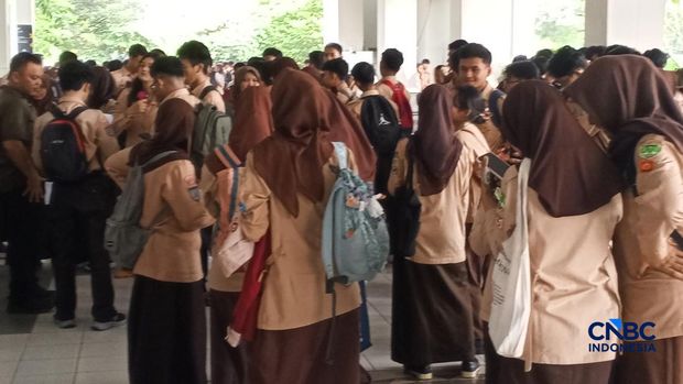 Warga Jogja mulai terlihat ramai datang ke Jogja Financial Festival yang diadakan di Jogja Expo Centre, Bantul pada 22-24 Mei 2026. (CNBC Indonesia/Robertus Andrianto Serin)