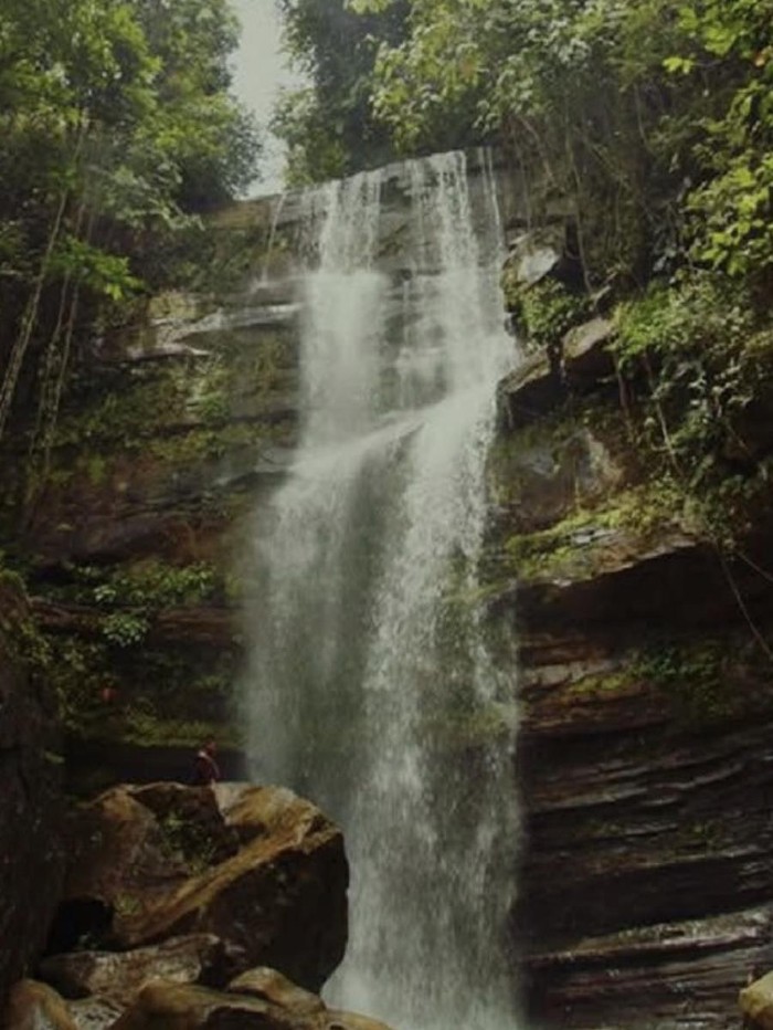 Air terjun Tembinus