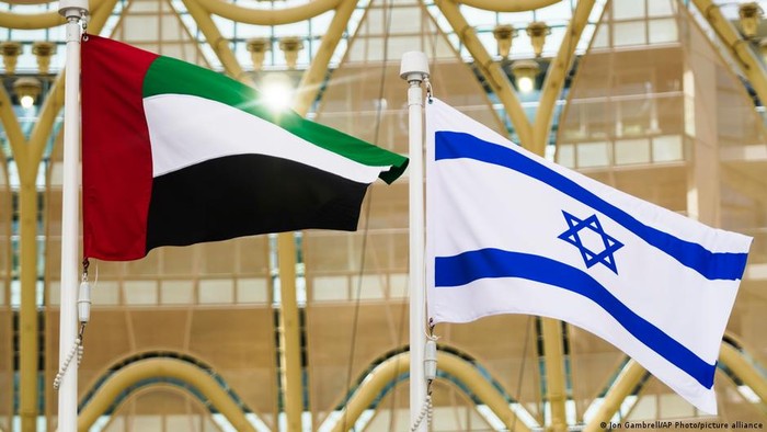 Bendera Uni Emirat Arab dan Israel (Jon Gambrell/AP Photo/picture alliance)