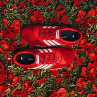 Ballerina Sneakers a la Bad Bunny, Warna Merah Menyala bak Bunga Flamboyan