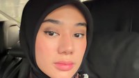 Clara Shinta sangat lega Tuhan bisa menjaga hartanya. Syukur kepada Allah yang telah menjaga harta benda kami dari orang yang berniat zalim, tulisnya. (Foto: dok Instagram clarashintareal)
