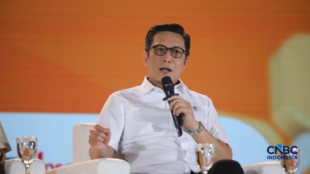 PJS Direktur Utama Bursa Efek Indonesia, Jeffrey Hendrik saat menyampaikan pemaparan dalam Jogja Financial Festival 2026 di Jogja Expo Center (JEC), Yogyakarta, DIY, Sabtu (23/5/2026). PJS Direktur Utama Bursa Efek Indonesia, Jeffrey Hendrik saat menyampaikan pemaparan dalam Jogja Financial Festival 2026 di Jogja Expo Center (JEC), Yogyakarta, DIY, Sabtu (23/5/2026). (CNBC Indonesia/Faisal Rahman)