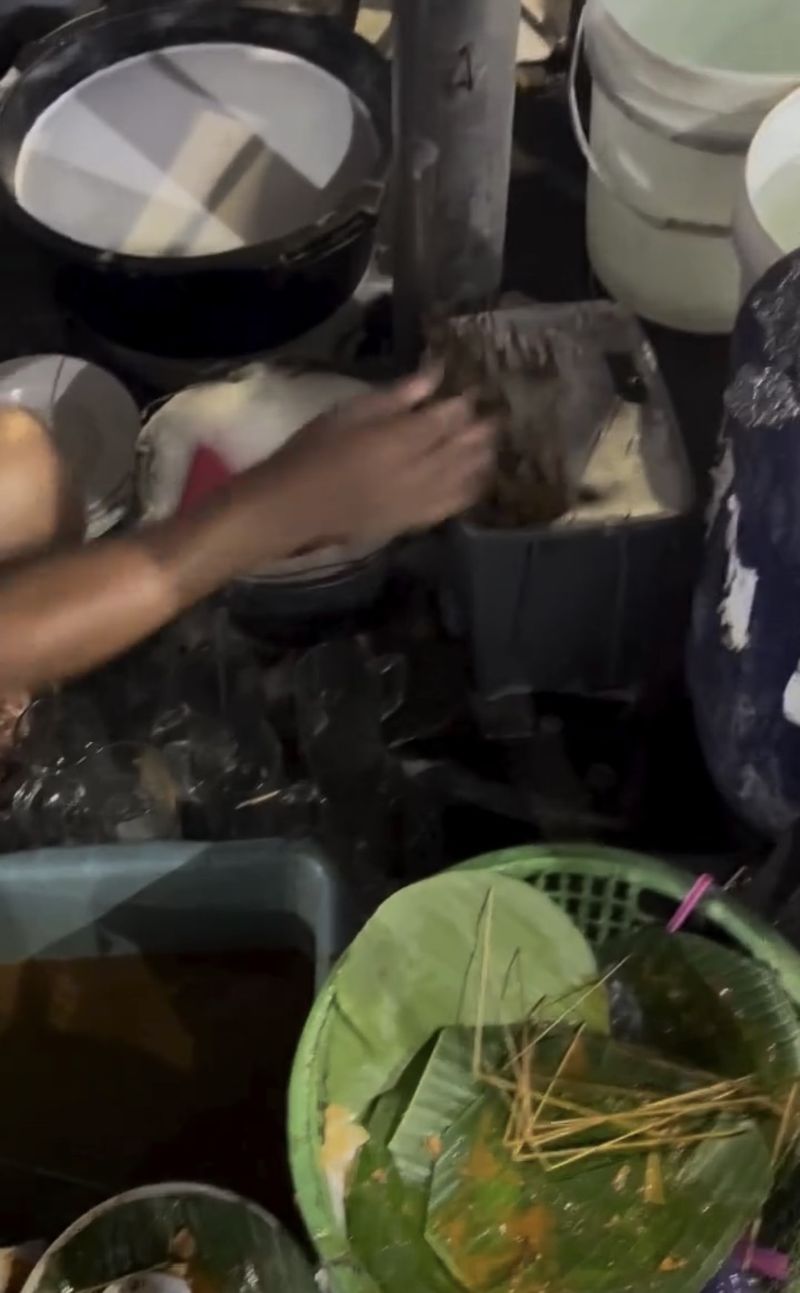 Geger Tusuk Sate Bekas Diduga Dicuci Ulang, Ini Klarifikasi Penjualnya!