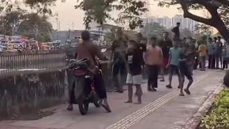 Viral Gerombolan Bocil di Jakbar Adang lalu Putar Balik Pemotor Naik Trotoar