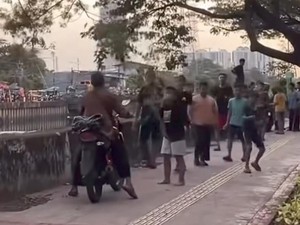 Viral Aksi Berani Bocil-bocil Hadang Pemotor Lewat Trotoar di Jakbar
