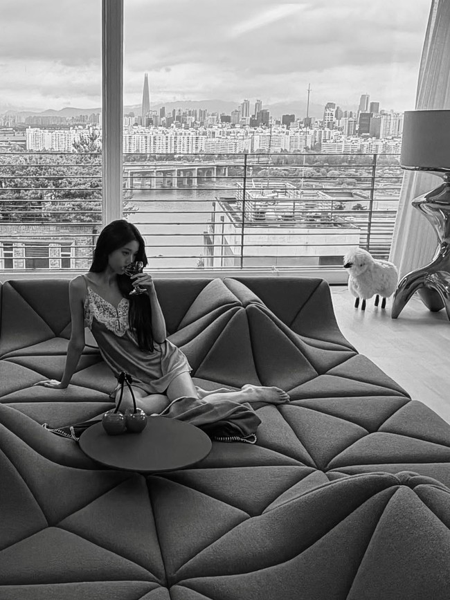 Saking eksklusifnya, hanya ada 15 unit di vila LUCID HAUS. Unit seluas 244 meter persegi tersebut menyuguhkan pemandangan Han River dan Namsan Tower. Foto: dok. Instagram @for_everyoung10