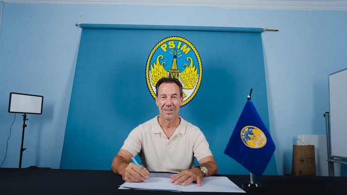 Jean-Paul Van Gastel tanda tangani perpanjangan kontrak sebagai pelatih PSIM. Foto diunggah Sabtu (23/5/2026).