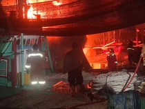 Kapal Nelayan Ludes Terbakar di Dermaga Tasikagung Rembang