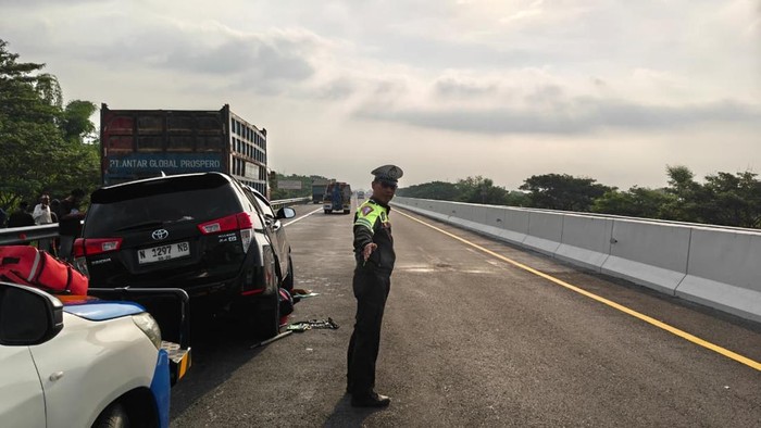 Penampakan mobil anggota DPR RI kecelakaan di Tol Paspro