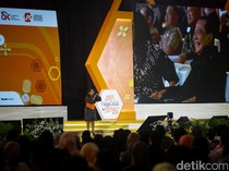 Penampilan Komika Kiky Saputri Hibur Pengunjung JFF 2026