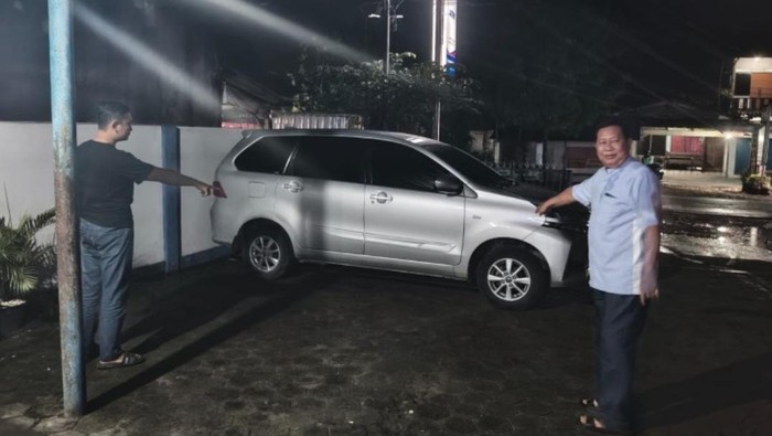 TKP dan barang bukti mobil yang dicuri oleh eks anggota Polresta Palangka Raya di ATM BRI Groboganm Jumat (22/5/2026).
