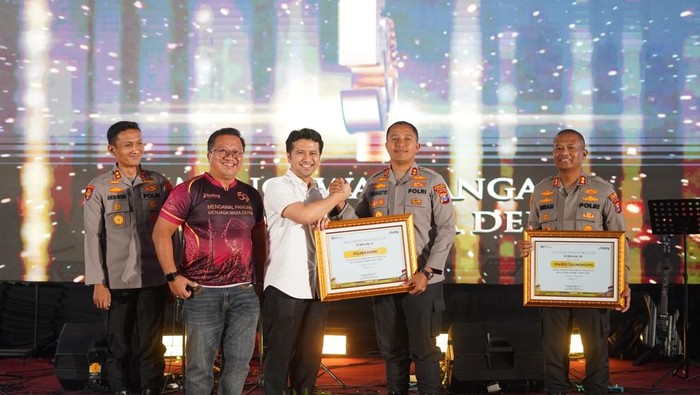 Polres Kediri meraih penghargaan dari Pemprov Jatim berkat kontribusinya dalam mendukung penyerapan jagung petani dan ketahanan pangan.