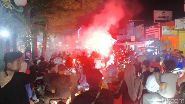 Perayaan Persib Juara di Palabuhanratu Sukabumi. Perayaan Persib Juara di Palabuhanratu Sukabumi.
