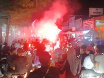 Euforia Persib Juara di Sukabumi: Flare Menyala, Jalan Siliwangi Padat